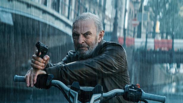 Huub Stapel als Kommissar Visser.