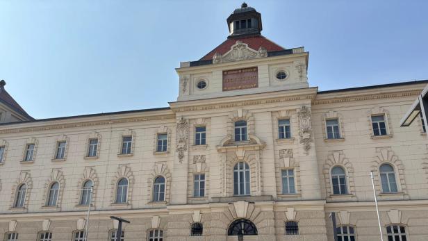 Das St. Pöltner Landesgericht von außen.