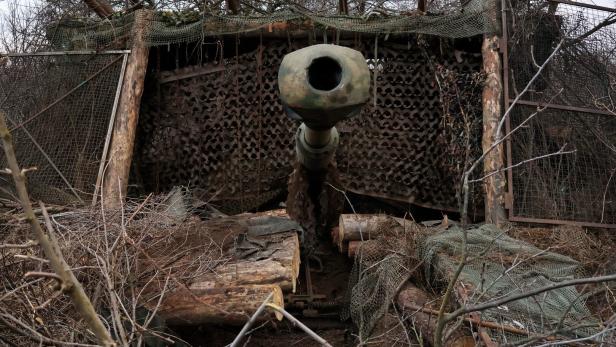 Ukrainian service members fire an M109 self-propelled howitzer towards Russian troops in Zaporizhzhia region