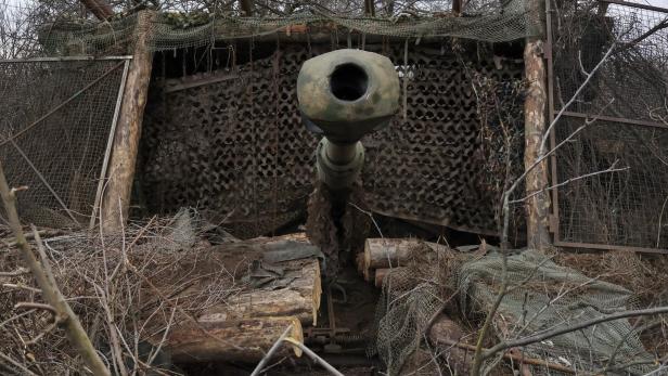 Ukrainian servicemen hold position in the Zaporizhzhia region