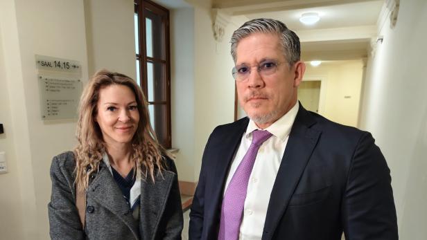 Simone Lugner und ihr Anwalt Florian Höllwarth.