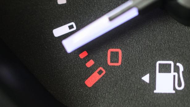 Tankanzeige am Armaturenbrett