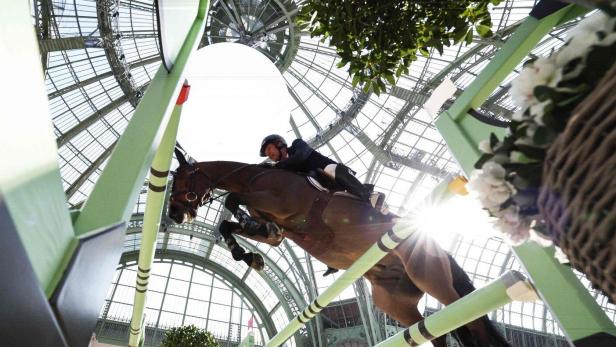 EQUESTRIAN-FRA-JUMPING