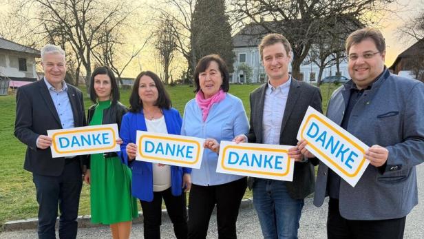 Landesrat Anton Kasser und ÖVP-Bürgermeisterin Juliana Günther und ihr Team sagten "Danke"
