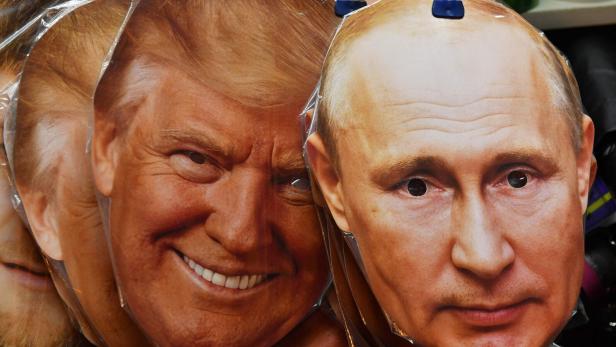 Maske von Donald Trump und Wladimir Putin