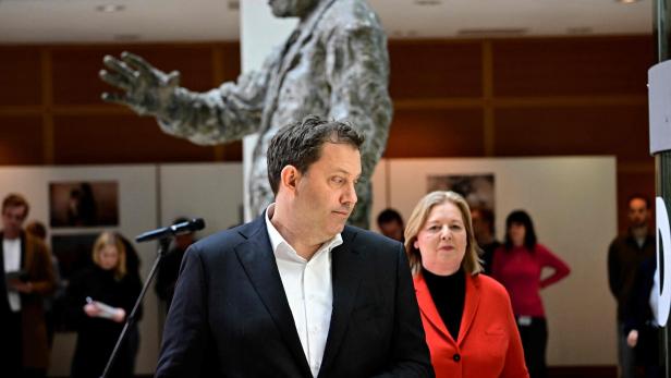 TOPSHOT-GERMANY-VOTE-STATE-SPD