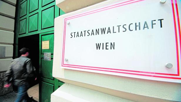 Schild mit der Aufschrift Staatsanwaltschaft Wien.