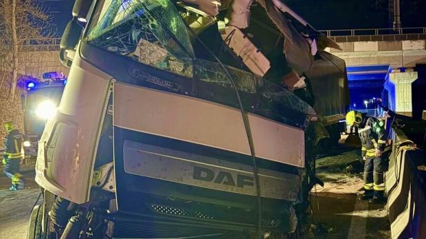 Fahrerkabine wurde völlig zerstört