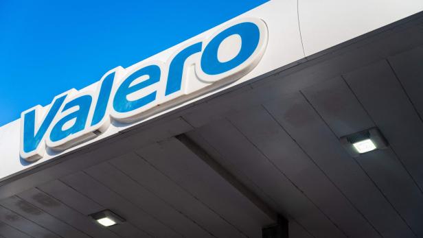 FILES-US-REFINERY-FIRE