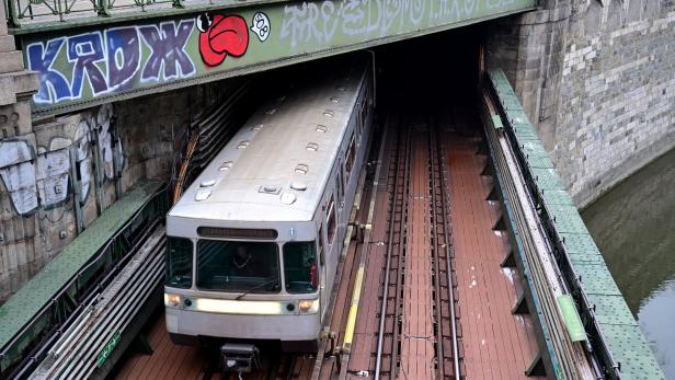 ++ THEMENBILD ++ WIENER U-BAHN / U4