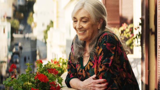 Carmen Maura lächelt.