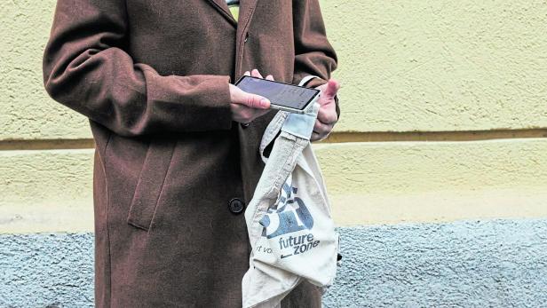 Handy und Co.: Soll die Politik Verhaltensregeln für den Alltag vorschreiben?