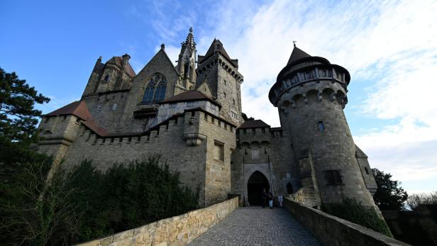 Blick auf die Burg Kreuzenstein