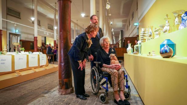 Prinzessin Astrid mit Kronprinz Haakon und Königin Sonja.