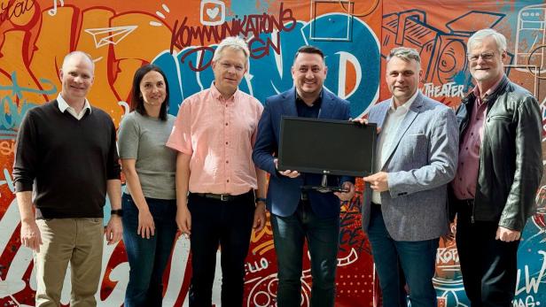 200 PCs aus Haag gehen nach Albanien