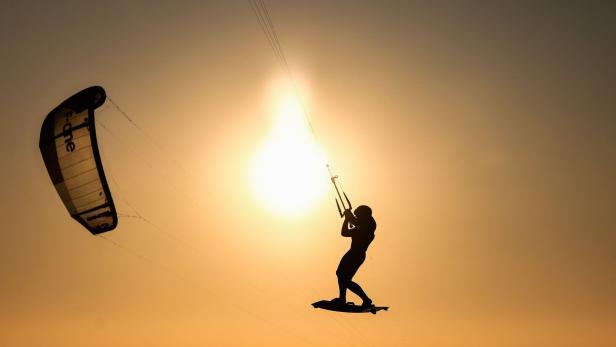 FRANCE-KITESURFING-LEISURE