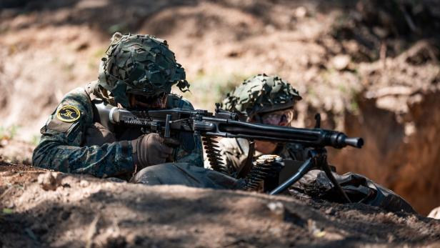 ++ THEMENBILD ++ ÜBUNG VERTEIDIGUNGSMINISTERIUM "SCHARFSCHIESSEN DER THERESIANISCHEN MILITÄRAKADEMIE BEI TAG"