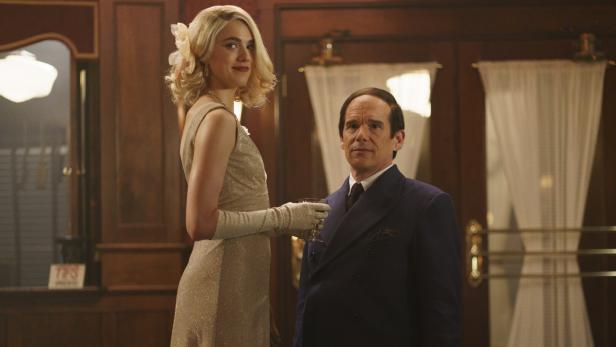 Margaret Qualley und Ethan Hawke.