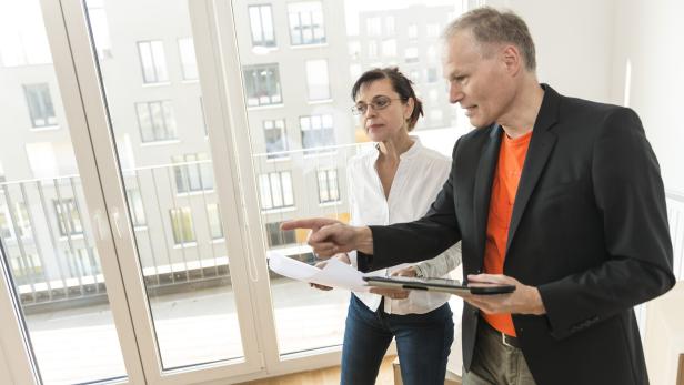 Wohnungsbesichtigung mit einem Makler