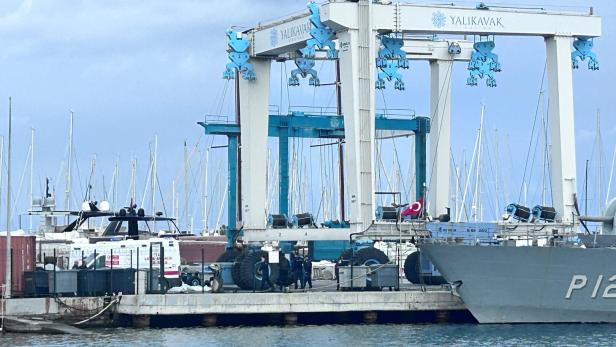 A migrant boat sinks off Turkey's Aegean coast