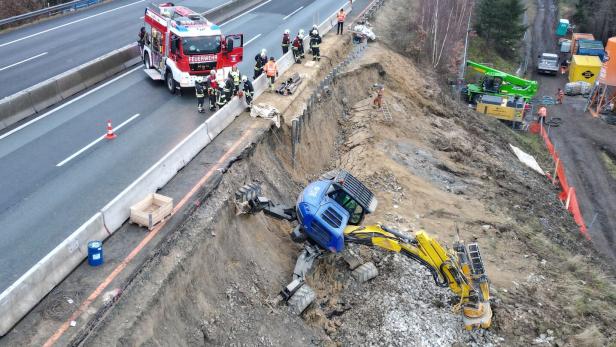 ++ HANDOUT ++ HANGRUTSCHGEFAHR AUF A2 BEI PINKAFELD: EIN FAHRSTREIFEN FREI