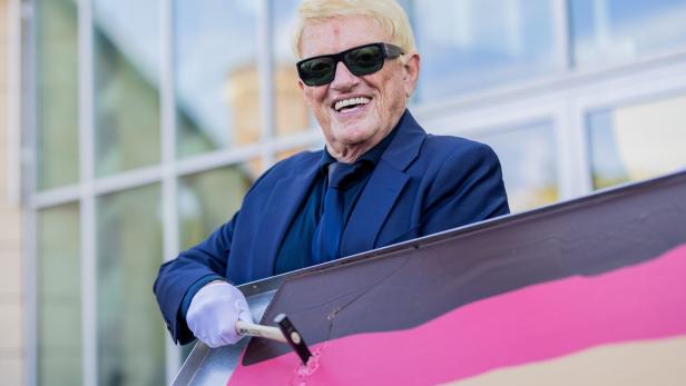 Schlagersänger Heino präsentiert "Deutschland Schokolade"