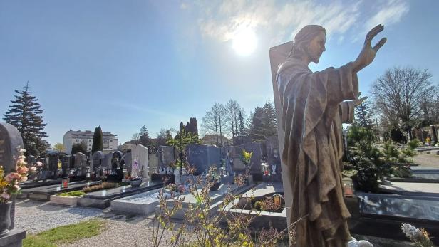 13 Grüfte geöffnet: Der Korneuburger Friedhof wurde zum Tatort.