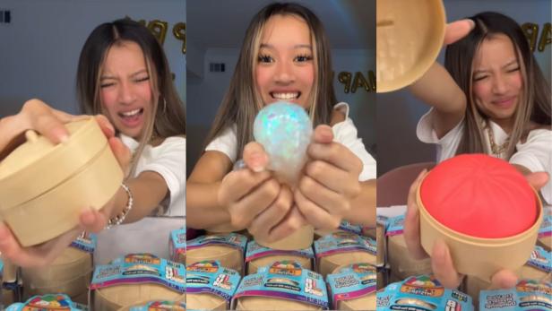 Junge Frau öffnet mehrere Blind Boxen mit Squishy Dumplings und zeigt verschiedene Varianten.