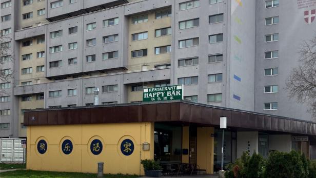 Fassade des Restaurants "Happy Bär" in Wien Donaustadt