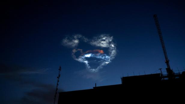 Traces of an Iranian missile attack in Tehran's sky