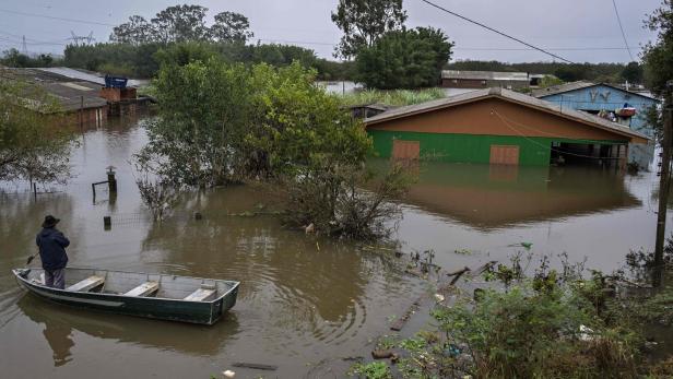 TOPSHOT-BRAZIL-WEATHER-FLOODS
