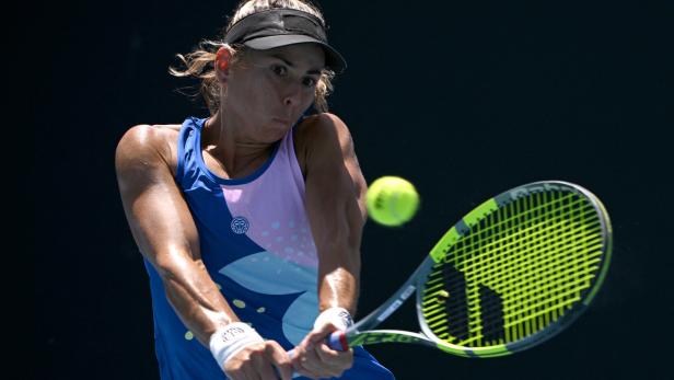 Julia Grabher beim Schlag