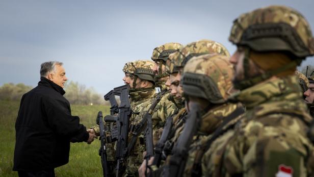 Orbán ließ Soldaten an der Gas-Pipeline in Kiskundorozsma stationieren.
