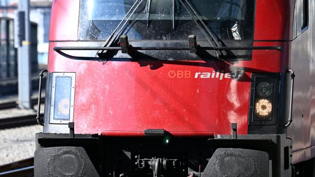 ++ THEMENBILD ++ ÖBB / BAHN / ZUG / EISENBAHN / VERKEHR / ÖFFENTLICHE VERKEHRSMITTEL