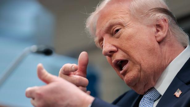 TOPSHOT-US-ISRAEL-IRAN-WAR-POLITICS-TRUMP