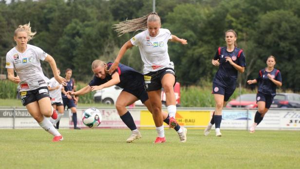 Szenen aus einem Frauenfußballspiel des SV Neulengbach