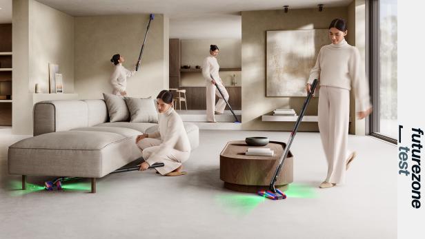 Eine Mehrfachdarstellung einer Frau, die in einem Zimmer staubsaugt