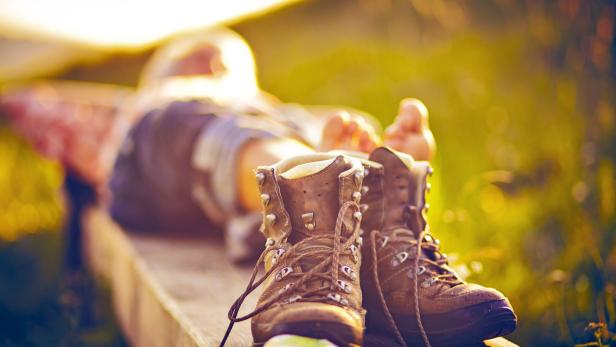 Hiker hiking shoes barefoot Bank