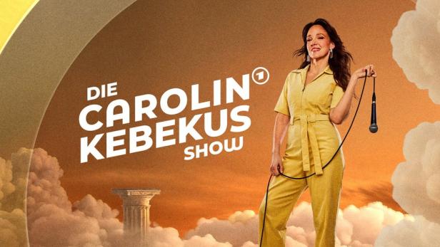 Carolin Kebekus lässt lässig ein Mikro an der Schnur baumeln