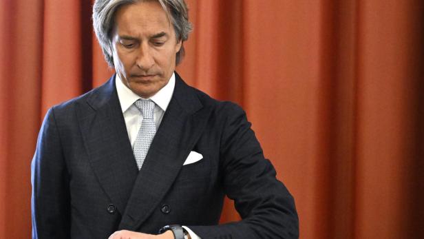 Karl Heinz Grasser am Dienstag, 25. März 2025, vor Verhandlungsbeginn über Nichtigkeitsbeschwerde und Berufungen in der Causa Buwog/Grasser am OGH in Wien. - FOTO: APA/HANS KLAUS TECHT