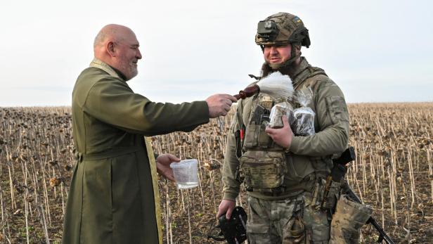 Orthodoxer Pfarrer an der Front