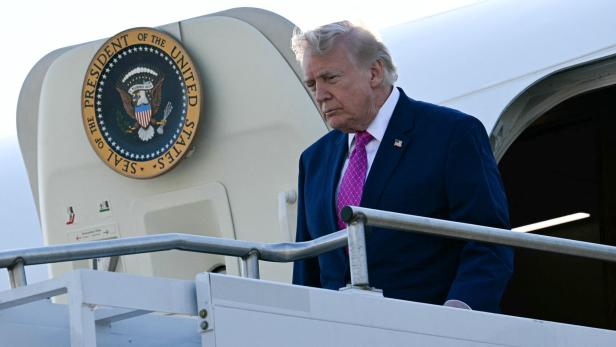 TOPSHOT-US-POLITICS-TRUMP