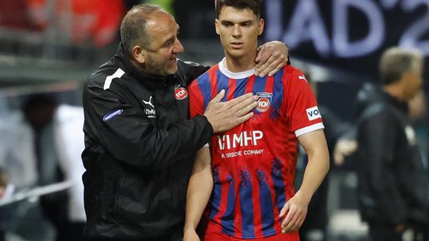 Doppeltorschütze: Honsak mit Trainer Frank Schmidt (Archivbild).