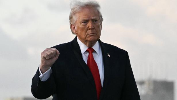 TOPSHOT-US-POLITICS-TRUMP