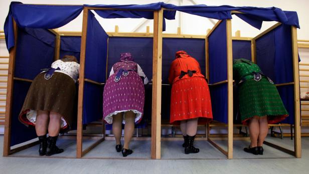 TOPSHOT-HUNGARY-VOTE