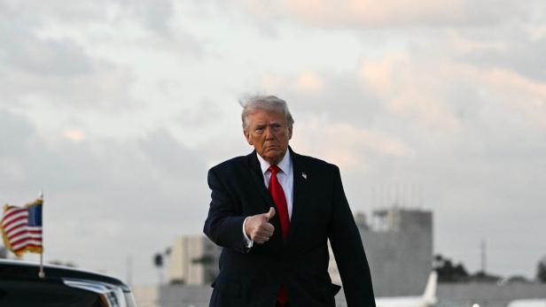 TOPSHOT-US-POLITICS-TRUMP