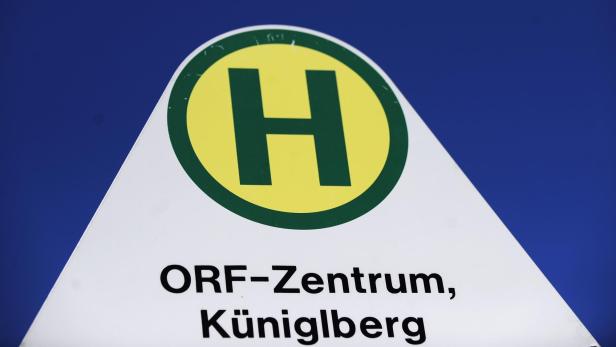 Bushaltestellenschild mit grünem H auf gelbem Kreis und der Aufschrift „ORF-Zentrum, Küniglberg“ vor blauem Himmel.