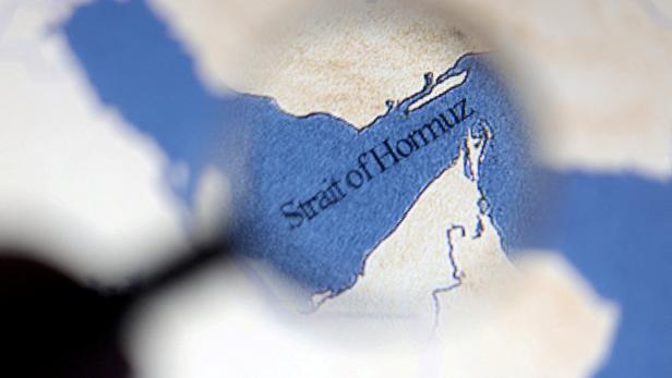 FILE PHOTO: FILE PHOTO: Illustration shows map showing the Strait of Hormuz and Iran