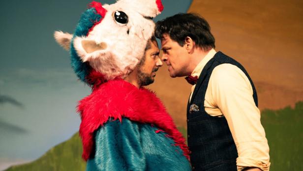 Max Giermann als Tatort-Darsteller in Konfrontation mit einem Puppenspieler