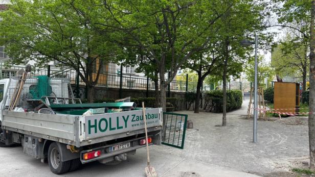 Fritz-Imhoff-Park Auto Zaun